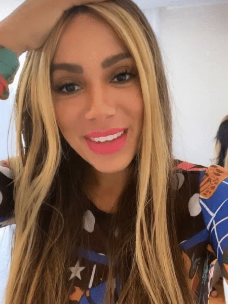 Anitta mostrou empolgação com "boy" que encontrou em jogo virtual - Reprodução/Instagram/@anitta