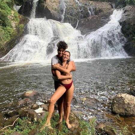 Bruna Linzmeyer e a namorada, Marta Lopes - Reprodução/Instagram