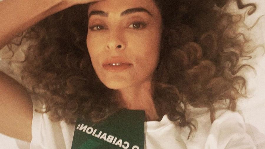 Juliana Paes posa sem maquiagem e com os cachos soltos - Reprodução / Instagram