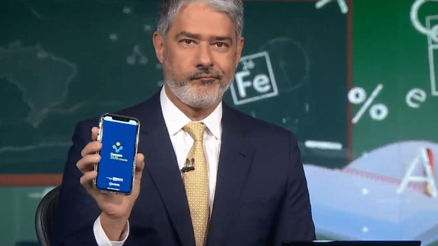 William Bonner testou app do ConecteSUS ao vivo no "Jornal Nacional" - Globo/Reprodução