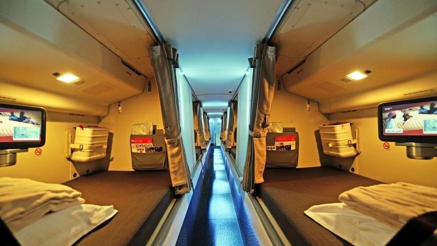 O compartimento de descanso dos comissários da Emirates, em um Boeing 777 operado pela companhia - Divulgação/Emirates