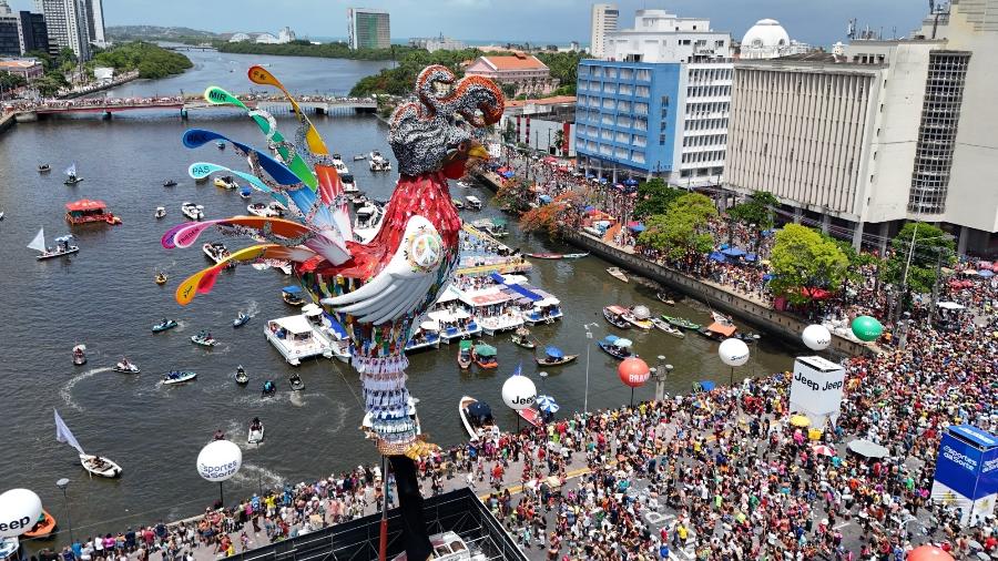 Vista aérea do desfile do Galo da Madrugada, em Recife