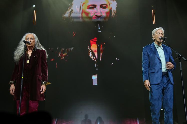 Maria Bethânia e Caetano Veloso se apresentam na estreia da turnê na noite de sábado (3), no Rio