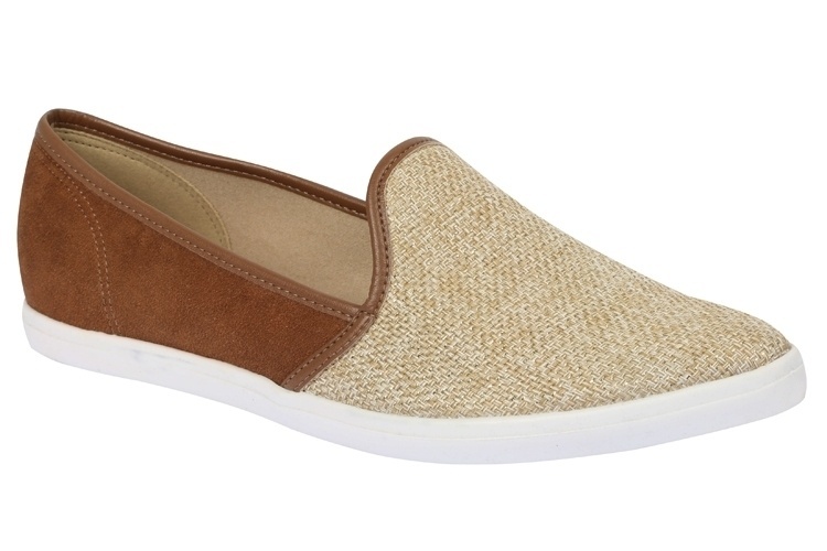 Slip-on com mistura de texturas e cores, da Riachuelo - Divulgação