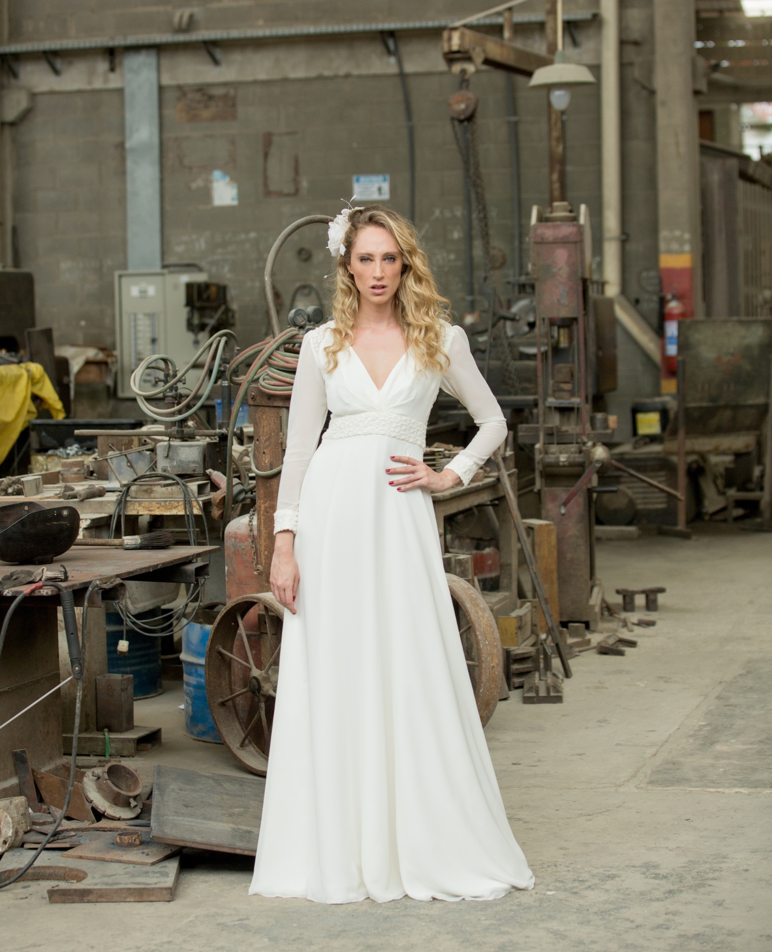 Vestido de musseline com detalhes em renda guipure nas costas, punhos e na faixa abaixo do busto, da Carol Nasser Atelier. Preço: R$ 4,5 mil. Informações: (21) 2523-6896 - Divulgação