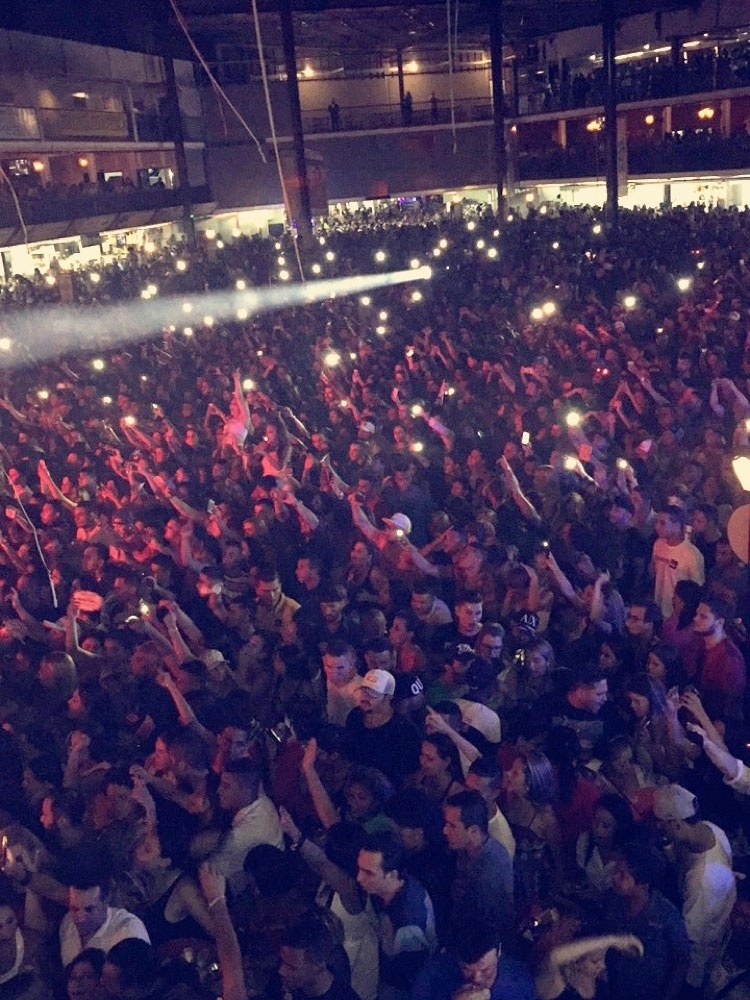 24.jan.2016 - Show do Wesley Safadão no CTN (Centro de Tradições Nordestinas) - Ligia Gauri e Luiz Gomes/UOL