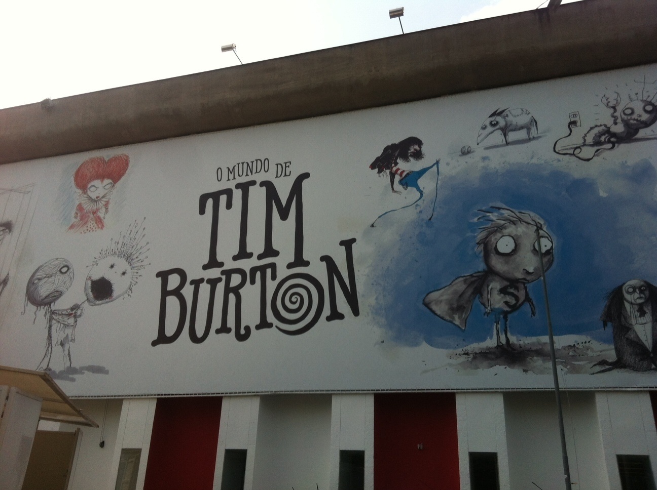 3.fev.2016 - Fachada do MIS na estreia da exposição dedicada a Tim Burton - Roseane Aguirra/UOL