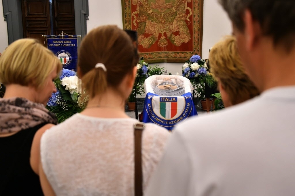 30.jun.2016 - O ator italiano Bud Spencer é velado em Santa Maria, em Roma - AFP