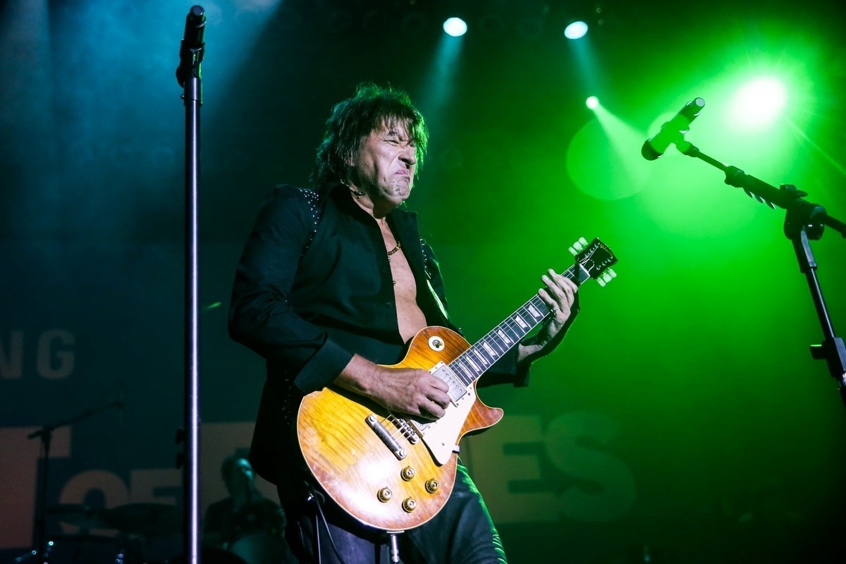8.jul.2016 - Aos 56 anos, o ex-guitarrista do Bon Jovi Ritchie Sambora em festival de blues em São Paulo. O músico já lançou três álbuns solo, o mais recente é de 2012, "Aftermath Of The Lowdown" - Brazil News