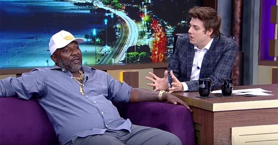 13.set.2016 - Mr. Catra se emocionou ao falar da morte de seu filho quando o menino tinha cinco anos - Reprodução/Youtube