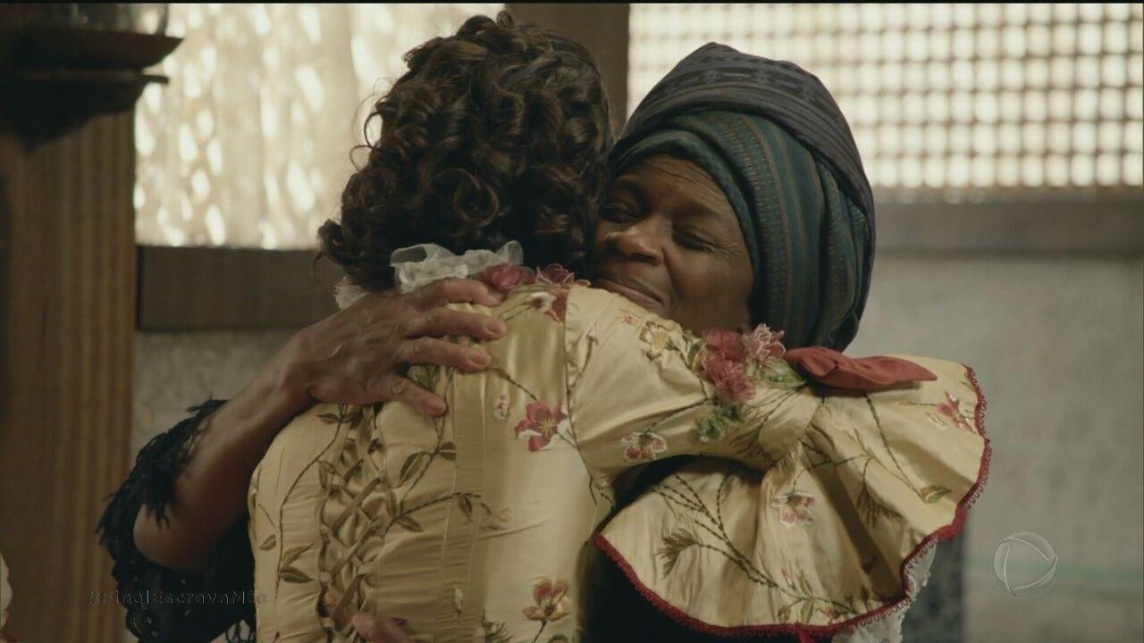 Após passagem de tempo em "Escrava Mãe", Isaura aparece crescida, mas de costas, com a mesma caracterização de Bianca Rinaldi, que interpretou a personagem em "A Escrava Isaura" (2004) - Reprodução/Record