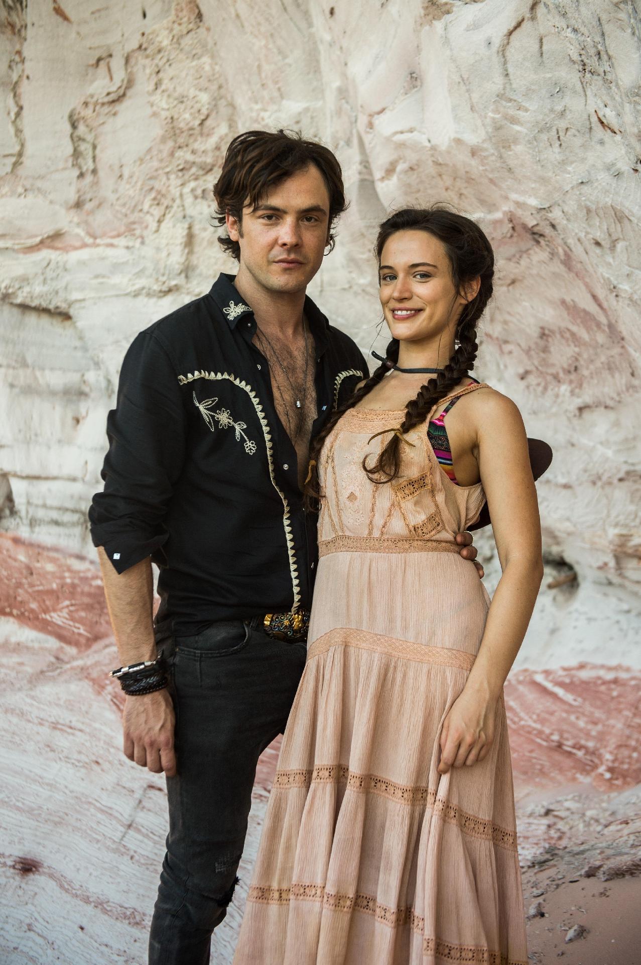 Gael (Sérgio Guizé) e Clara (Bianca Bin) serão os protagonistas de "O Outro Lado do Paraíso" - Divulgação/TV Globo