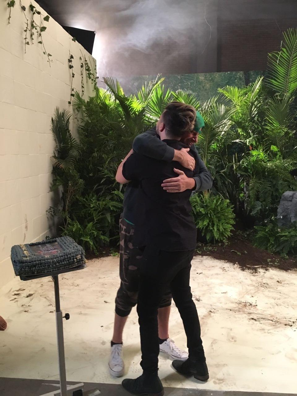 De novo visual, Luan Santana grava clipe na Colômbia - Divulgação