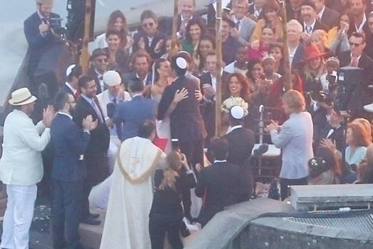Casamento de Guy Oseary e Michelle Alves no Cristo Redentor, no Rio, com convidados famosos como Bono, Madonna, Ashton Kutcher e Anthony Kiedis - AgNews