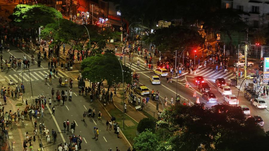 Esquina da avenida Faria Lima com rua dos Pinheiros ficou mais vazia após ação da PM na noite de domingo (3) - Osmar Portilho - 3.mar.2019/UOL