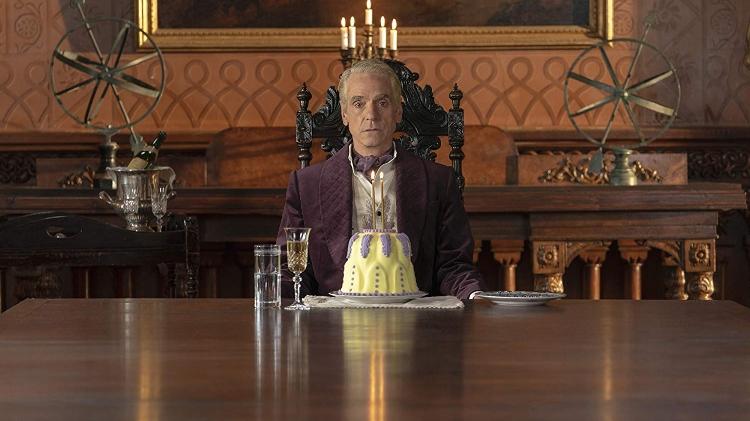 Adrian Veidt (Jeremy Irons) em Watchmen, da HBO - Reprodução/HBO - Reprodução/HBO