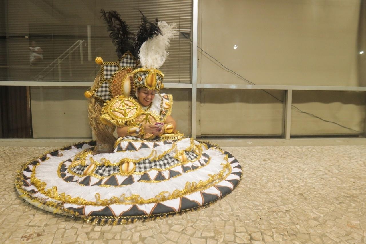 Detalhe de fantasia da tradicional ala das baianas - Ricardo Matsukawa/UOL