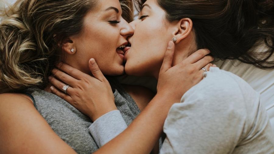 Veja dicas para beijar bem e não dar mancada no momento - Rawpixel/Getty Images/iStockphoto