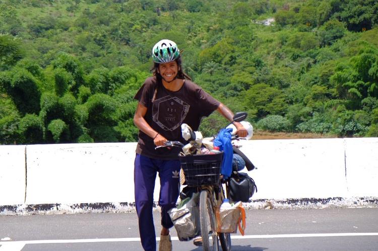 Eduardo e Cajuína na estrada - Arquivo pessoal - Arquivo pessoal