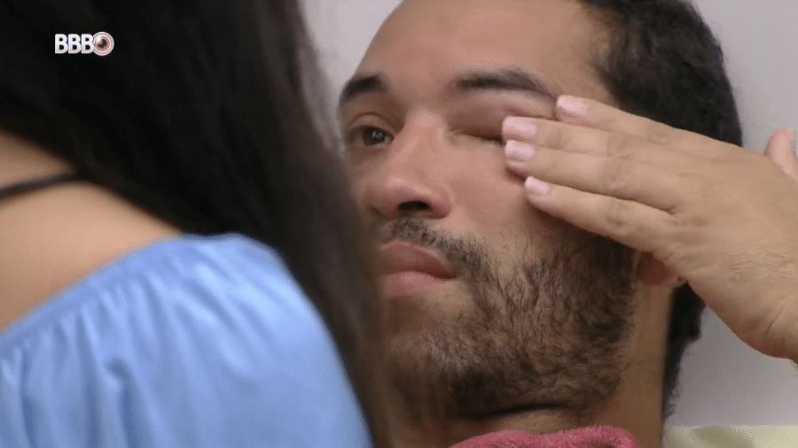 BBB 21: Gilberto cai no choro ao falar de eliminação de João - Reprodução/Globoplay
