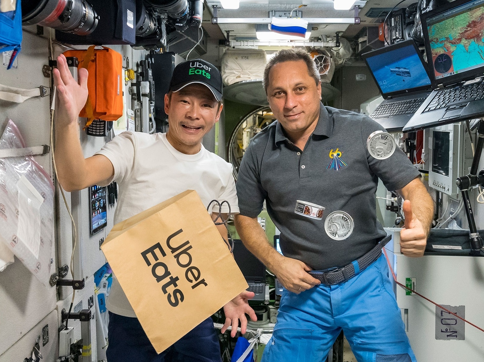 Aplicativo de delivery faz primeira entrega de comida no espaço