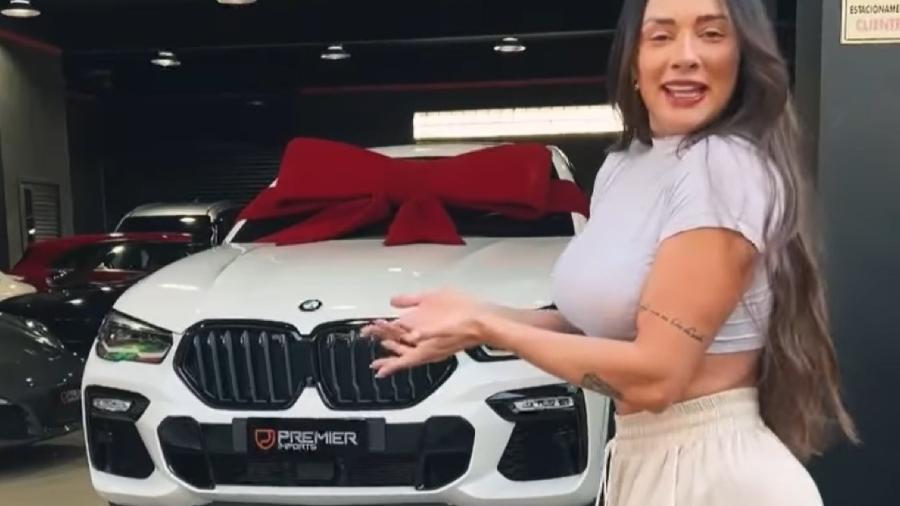 Juju Salimeni mostra seu novo BMW - Reprodução