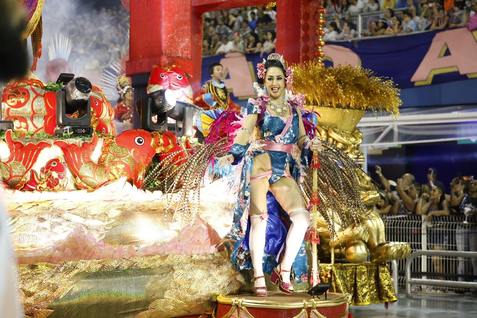 Vila Maria faz desfile sobre origem da escola - Ricardo Matsukawa/UOL