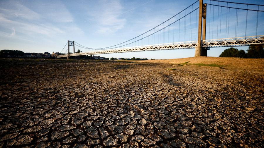 Terra seca no leito rio Loire, na França - Stephane Mahe/Reuters