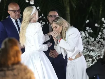Monique Evans e Cacá Werneck se casam no Rio: 'Sofremos massacre da igreja'