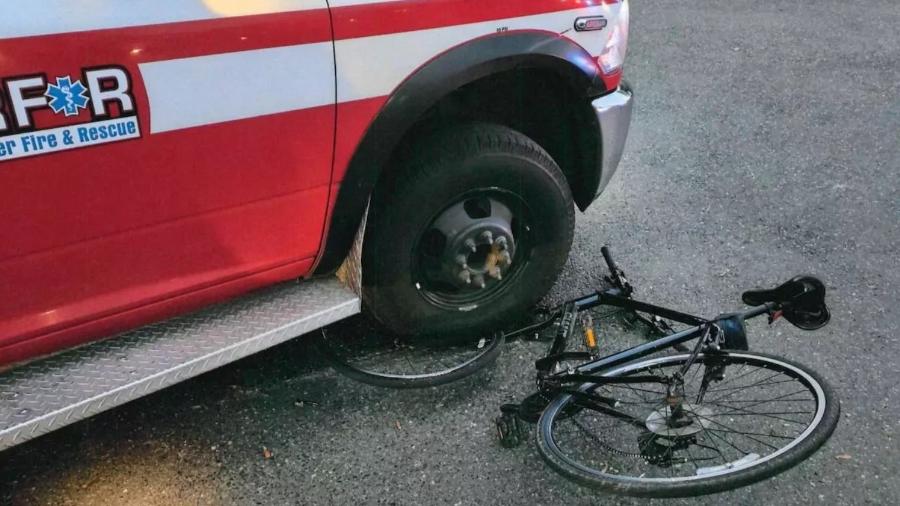 Ambulância atropela homem nos EUA