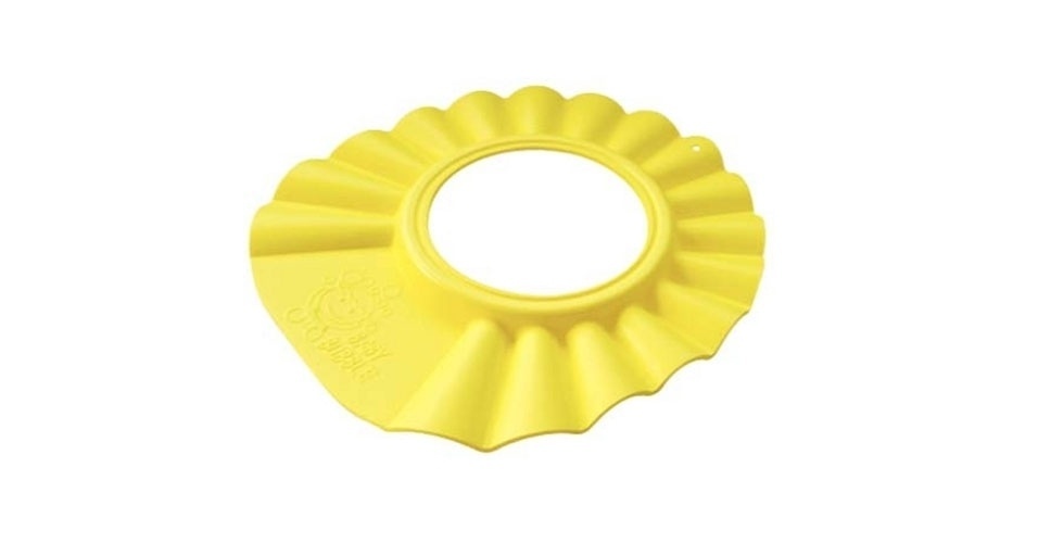 Touca de banho, da Aguard, à venda no Submarino (www.submarino.com.br), para proteger o rosto do bebê enquanto o cabelo é lavado. R$ 19,99. Preço pesquisado em outubro de 2015 e sujeito a alterações - Divulgação