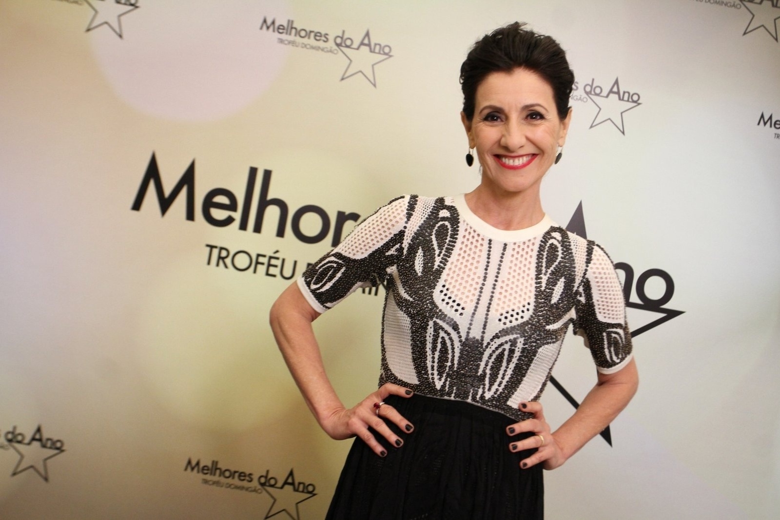 13.dez.2015 - Indicada a melhor atriz coadjuvante, Cassia Kis Magro chega ao prêmio Melhores do Ano do "Domingão do Faustão" - Anderson Borde e Marcello Sá Barretto/AgNews