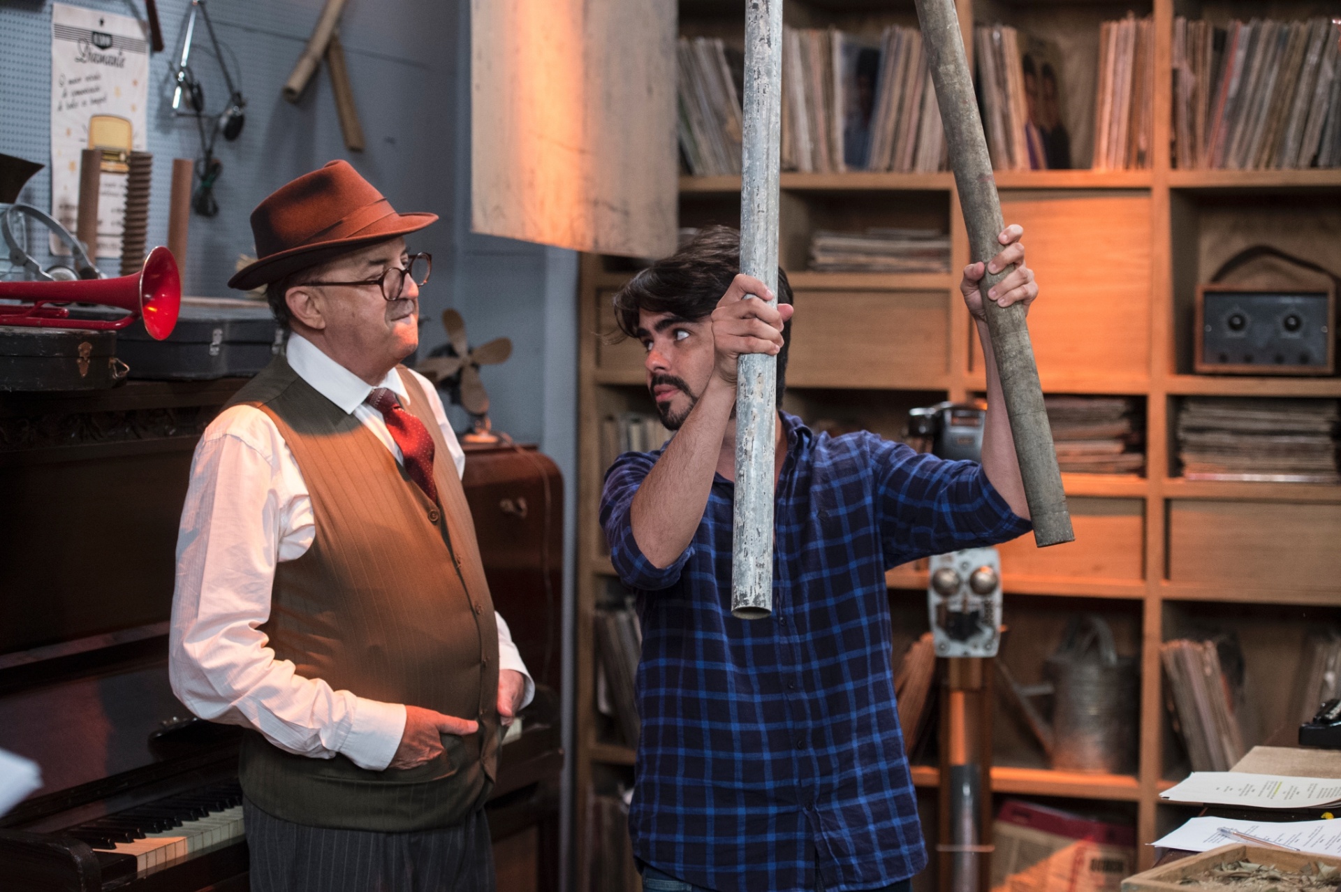 O diretor Diego Morais orienta Cláudio Tovar nas gravações de "Herança de Ódio" - Estevam Avellar/TV Globo