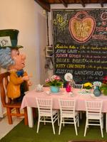 Madeline Hatter filha do chapeleiro maluco, feita em biscuit