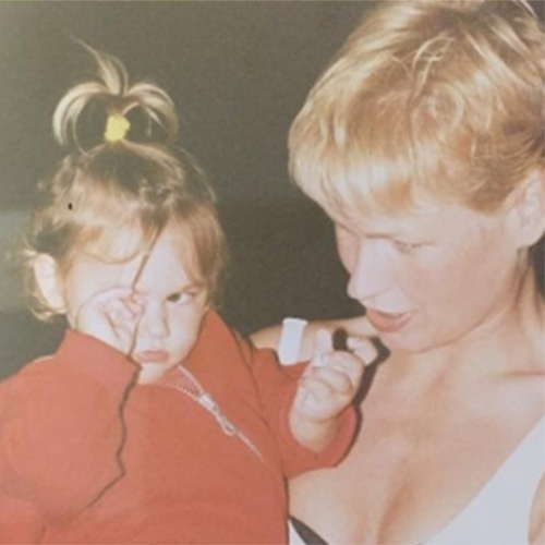 Sasha parece estar com sono, né? A menina nasceu no dia 28 de julho de 1998, com direito a reportagem de quase dez minutos no "Jornal Nacional" - Reprodução/Instagram/xuxamenegheloficial