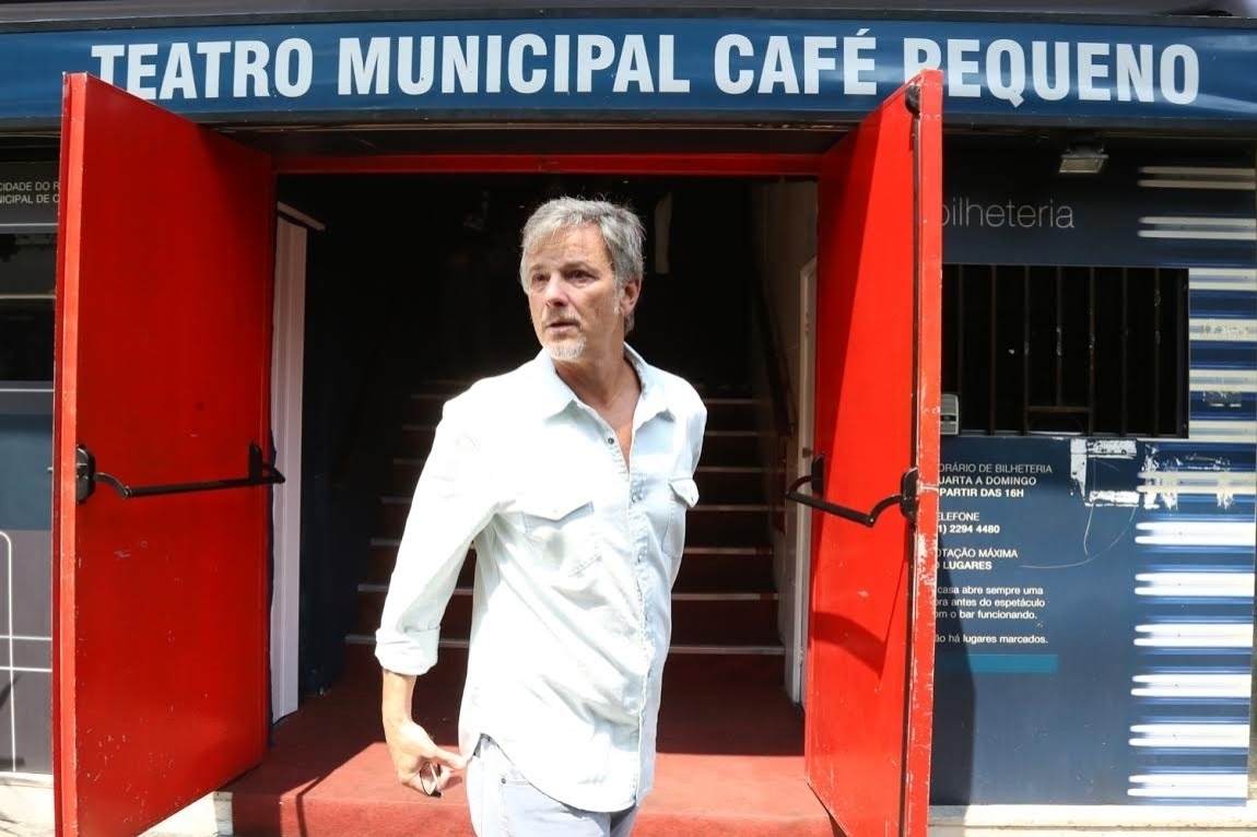 15.set.2016- Marcello Novaes deixa velório do amigo e companheiro de profissão Duda Ribeiro - André Freitas / AgNews