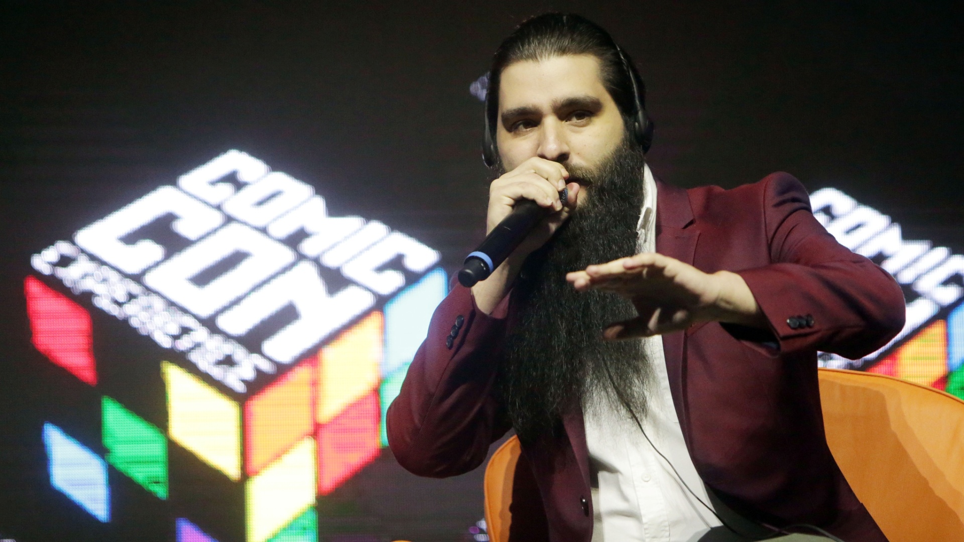 4.dez.2016 - O diretor Jordan Vogt-Roberts fala sobre "Kong: A Ilha da Caveira" na CCXP 2016 (Comic Con Experience), em São Paulo - Ricardo Matsukawa/UOL