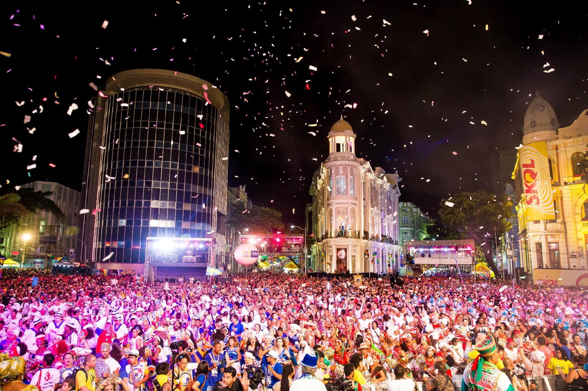 Apresentação de Maracatu na abertura do Carnaval do Recife - Marcus Leoni/Folhapress