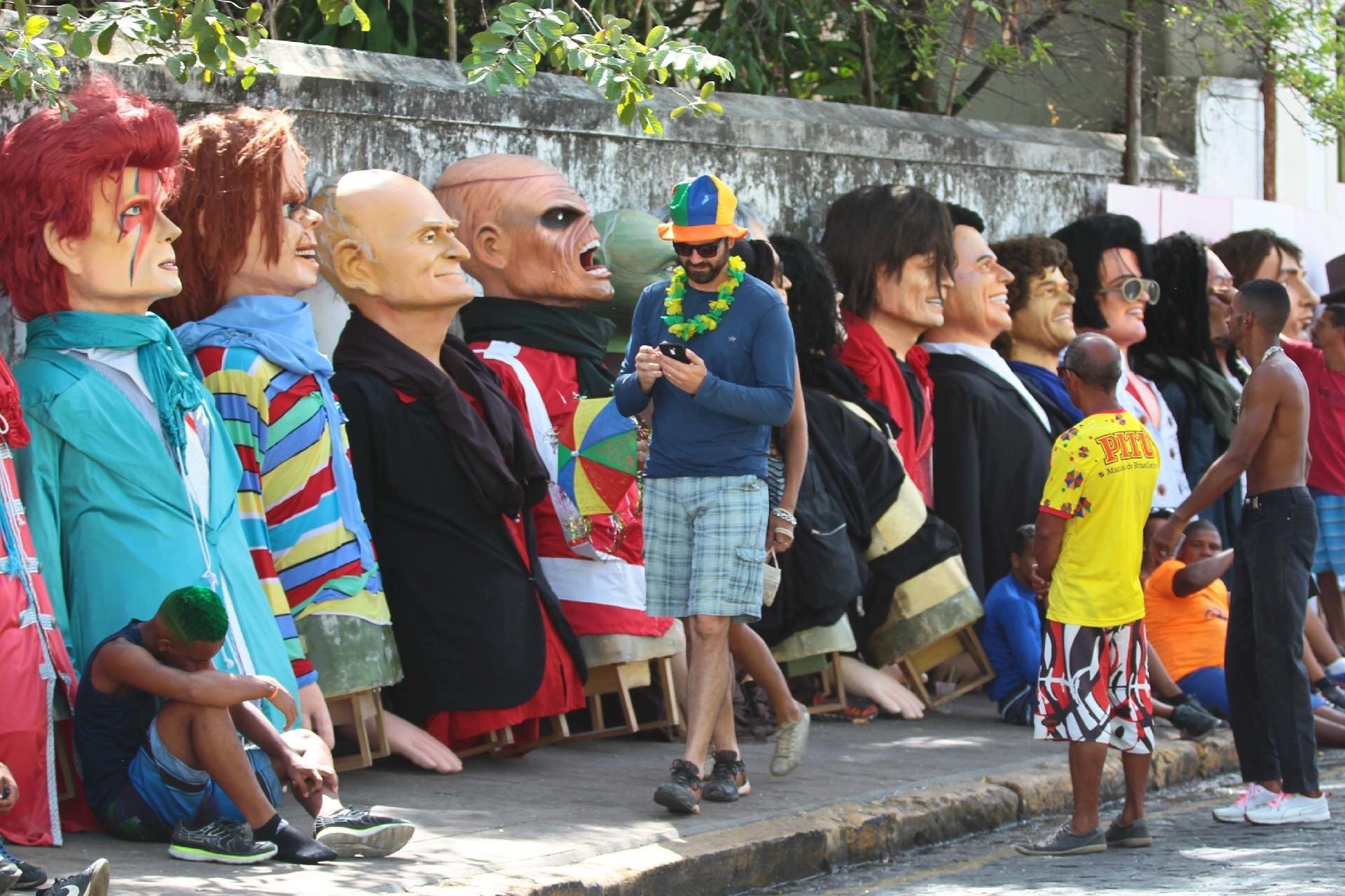 Músicos, escritores, personagens do cinema, apresentadores e comediantes são representados no Carnaval de Olinda - Marlon Costa/Futura Press/Folhapress