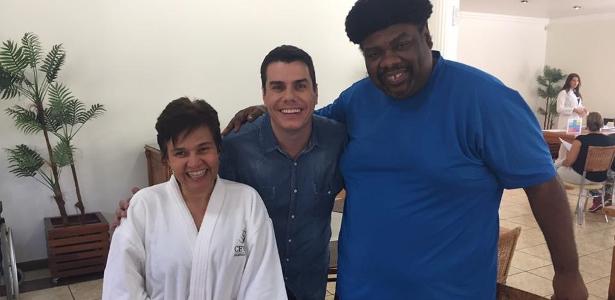 Claudia Rodrigues e Sérgio Loroza com repórter do "Balanço Geral" - Reprodução/Facebook - Reprodução/Facebook