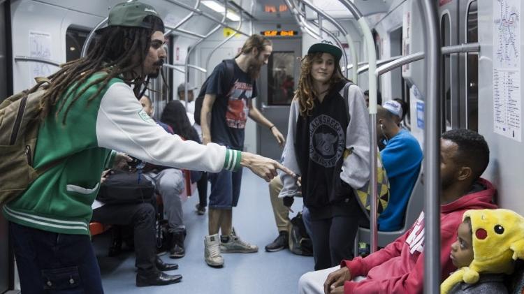 Rappers do WuTremClan fazem performance na linha 9-Esmeralda  - Marcelo Justo/UOL - Marcelo Justo/UOL