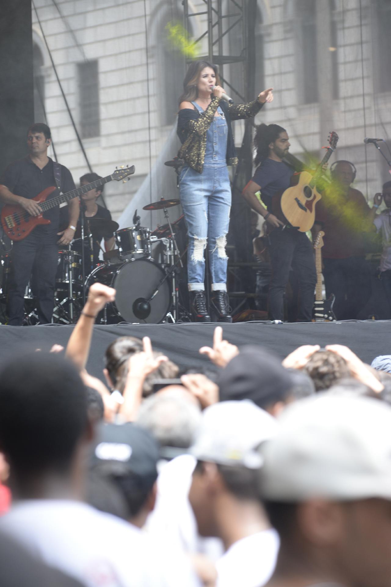 Os shows no Vale do Anhangabaú no aniversário de 464 anos de São Paulo - Débora Klempous/UOL