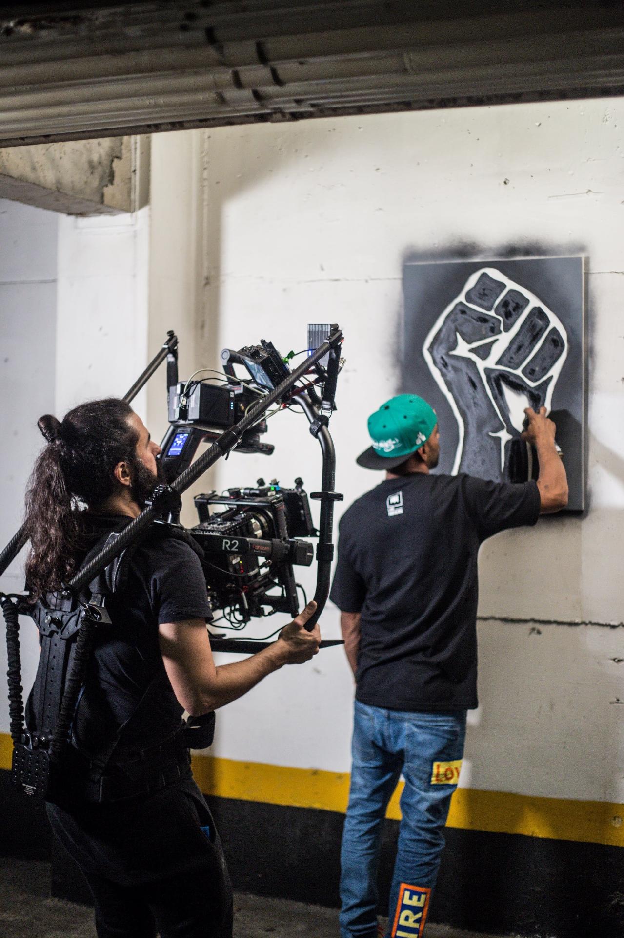 Rappers durante gravação do videoclipe de "O Céu é o Limite" - Moah Buffalo