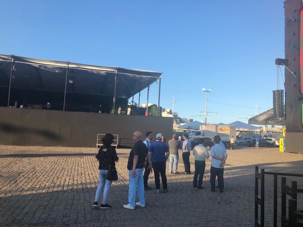 Montagem do palco do Festival da Virada de Salvador 2018 - Adriana de Barros/UOL