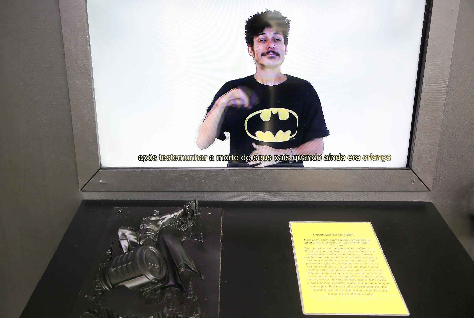 Batman 80 - Exposição ganhou uma área acessível e ativações específicas para deficientes visuais e auditivos. - Iwi Onodera/UOL