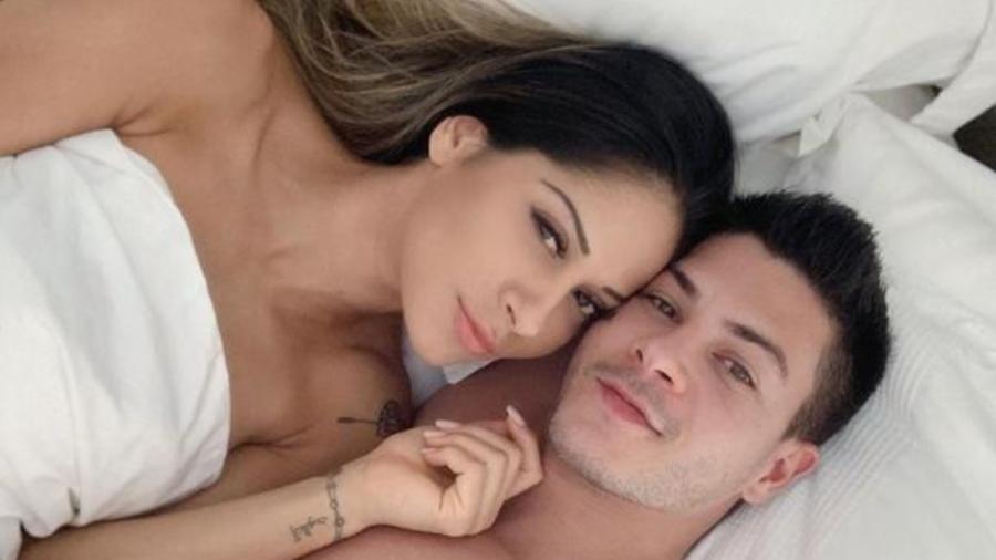 Mayra Cardi e Arthur Aguiar ainda dormem na mesma cama - Reprodução/Instagram