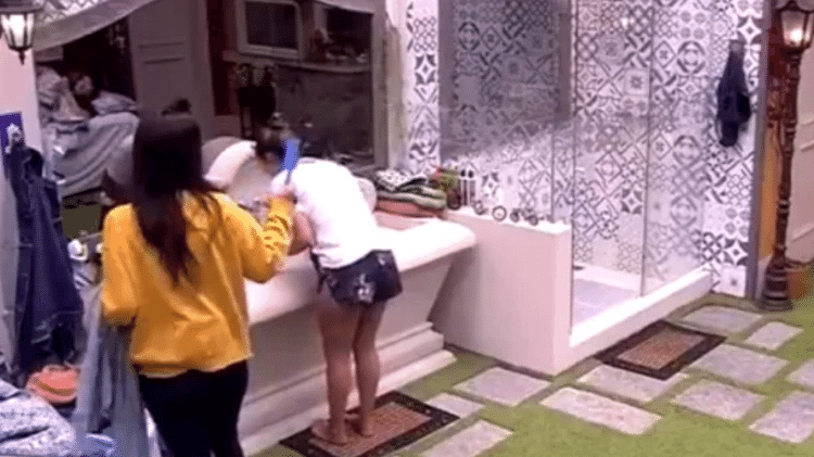 BBB 20: Ivy tira sarro de pente garfo de Babu - Reprodução/Globoplay - Reprodução/Globoplay