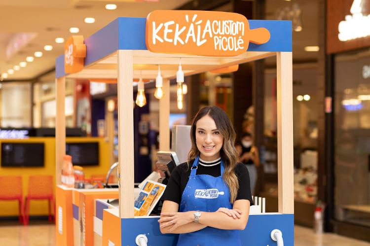 Amanda Tanon, CEO da Kekala Custom Picolé, em loja de Santo André, na Grande São Paulo - Divulgação/Léo Barrilari/Kekala - Divulgação/Léo Barrilari/Kekala