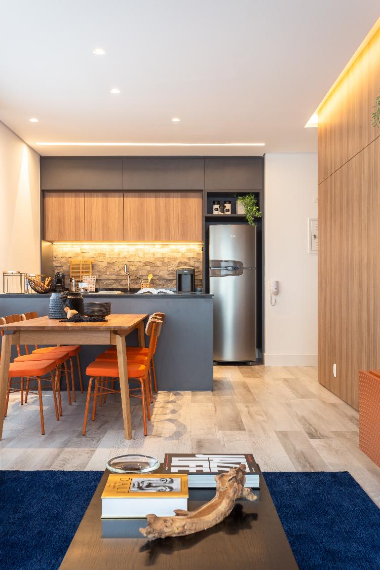 Modelos de fitas de LED no mercado se diferenciam por fluxo luminoso, calculado pela potência por metro de fita, e tonalidade - Estúdio São Paulo - Estúdio São Paulo