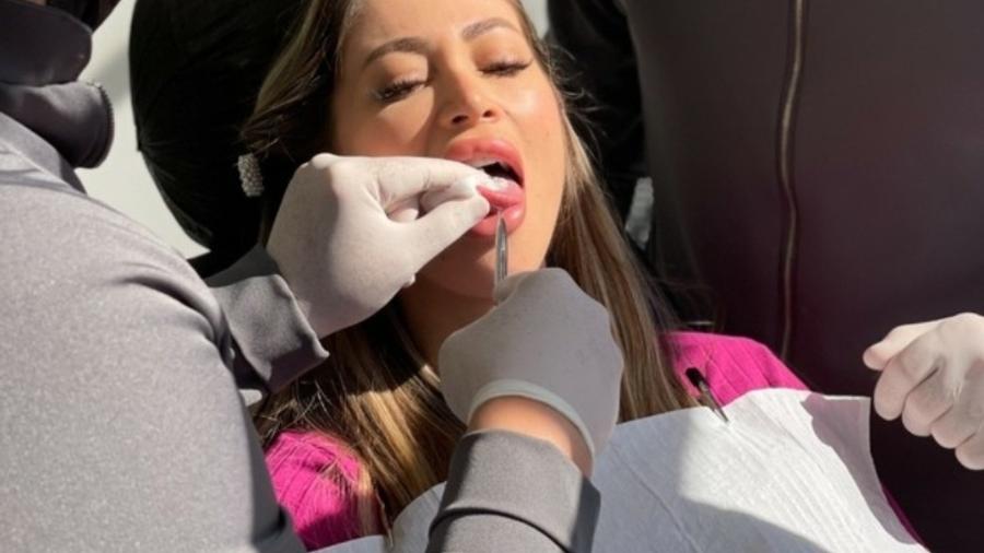 Carol Narizinho faz cirurgia para corrigir língua presa - Reprodução/Fio Condutor/Divulgação